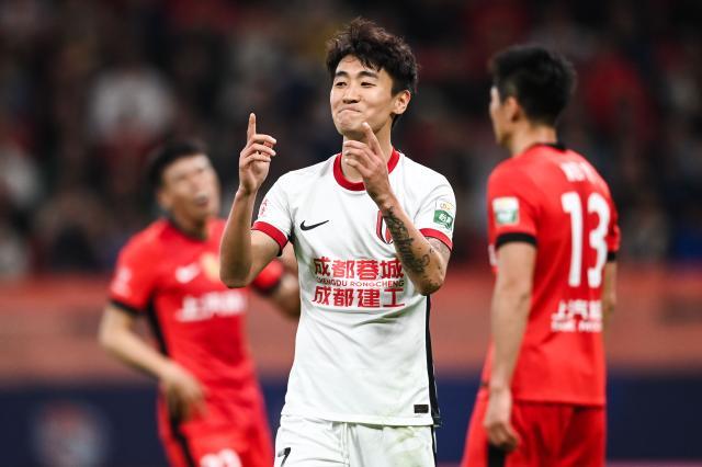 乐鱼vip-以硬碰硬掀翻海港！成都蓉城上海滩扬威直追申花